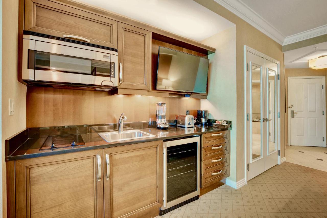 Strip View Balcony Suites - No Fee ! Apartamento
