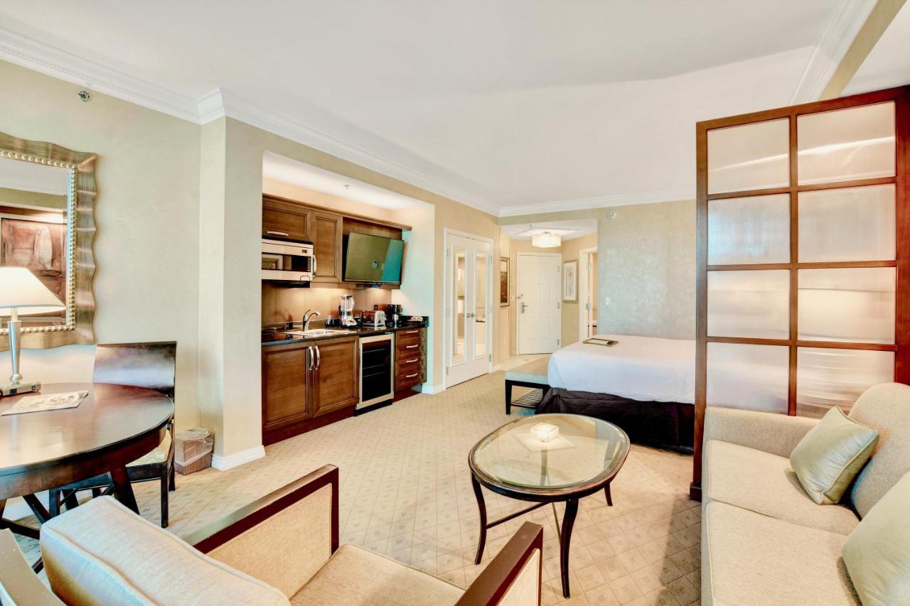 Apartamento Strip View Balcony Suites - No Fee ! *