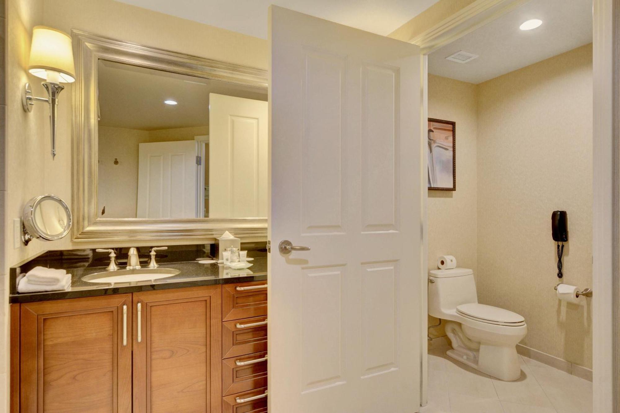 Strip View Balcony Suites - No Fee ! Apartamento *