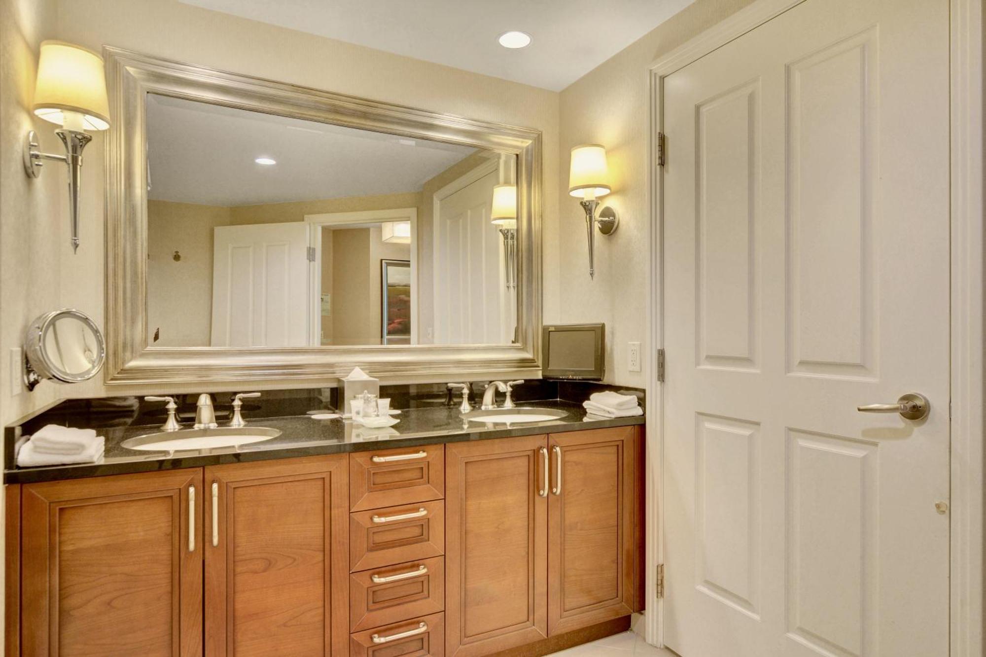 Strip View Balcony Suites - No Fee ! Apartamento