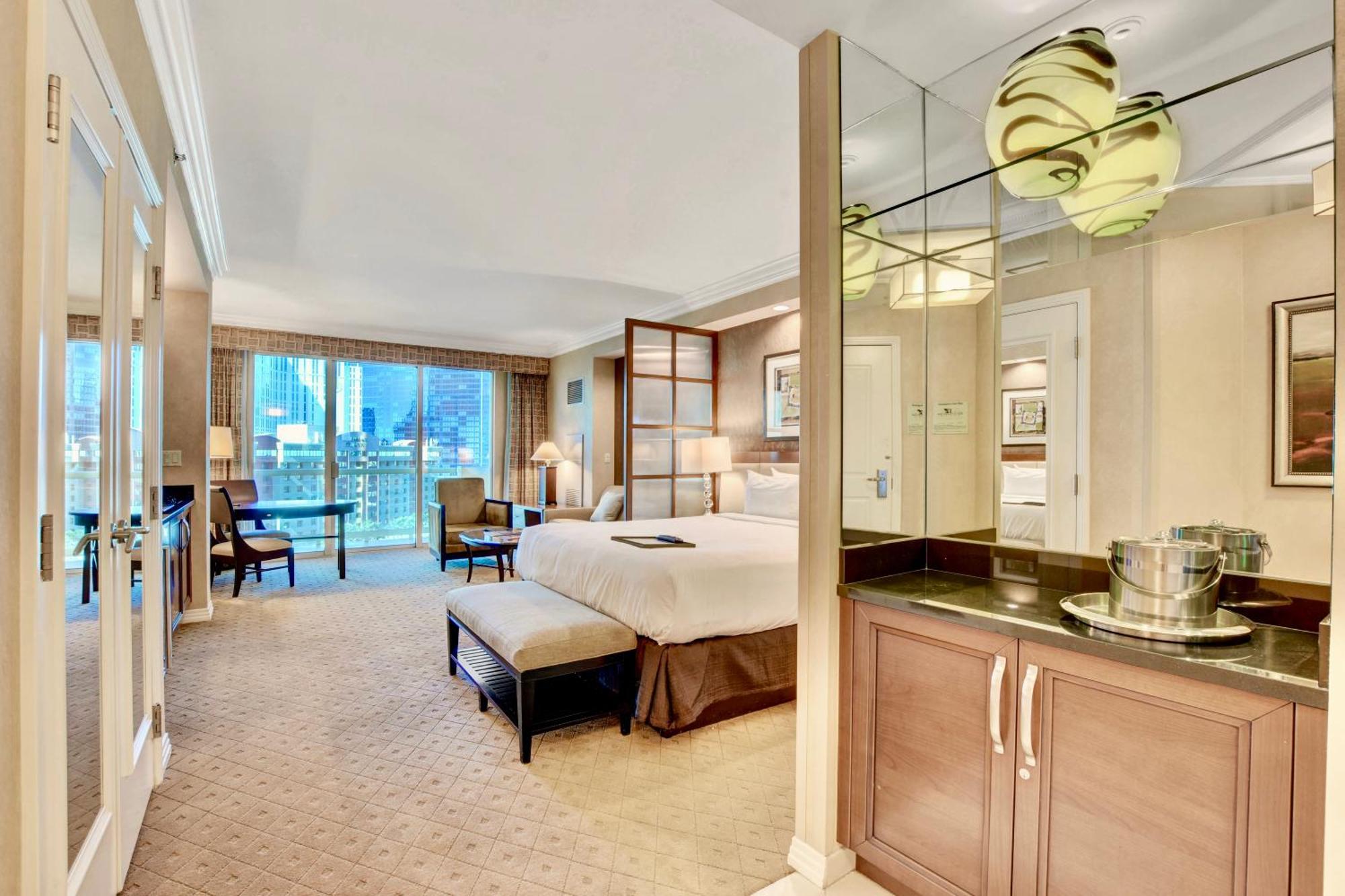 Apartamento Strip View Balcony Suites - No Fee ! *