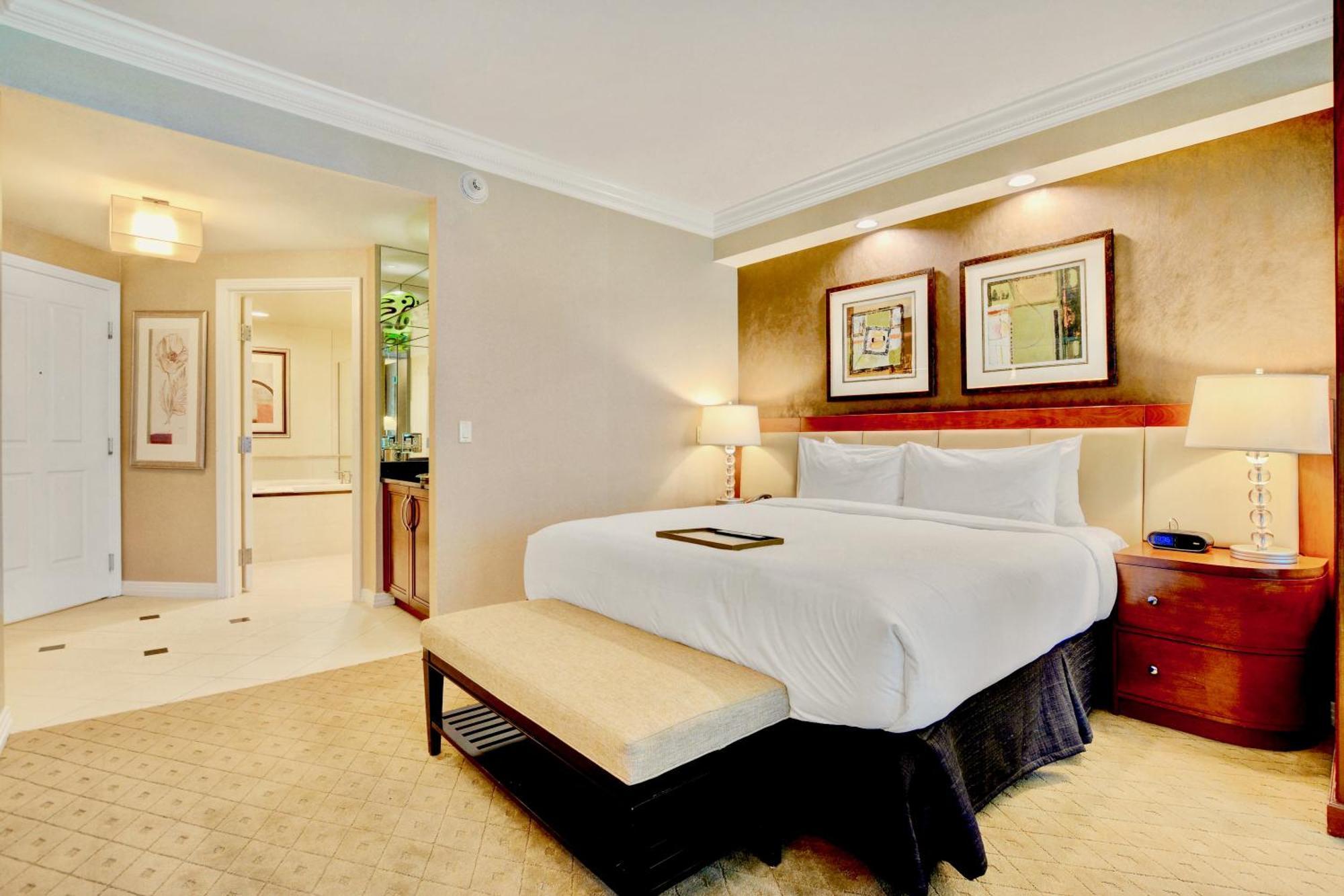 Strip View Balcony Suites - No Fee ! Apartamento